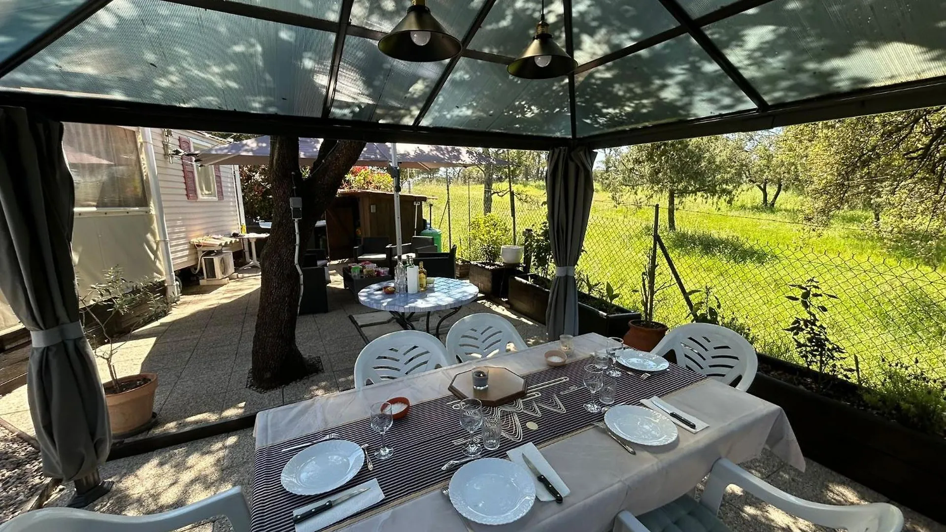 Mobile-Home Aux Cigales Le Muy 4-6 Personnes,Exterieur Xxl Pergola ,Veranda Salon Jardin 0*,  Francja