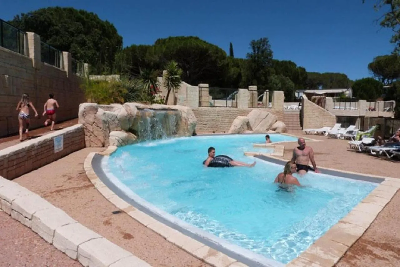 Mobile-Home Aux Cigales Le Muy 4-6 Personnes,Exterieur Xxl Pergola ,Veranda Salon Jardin Campsite