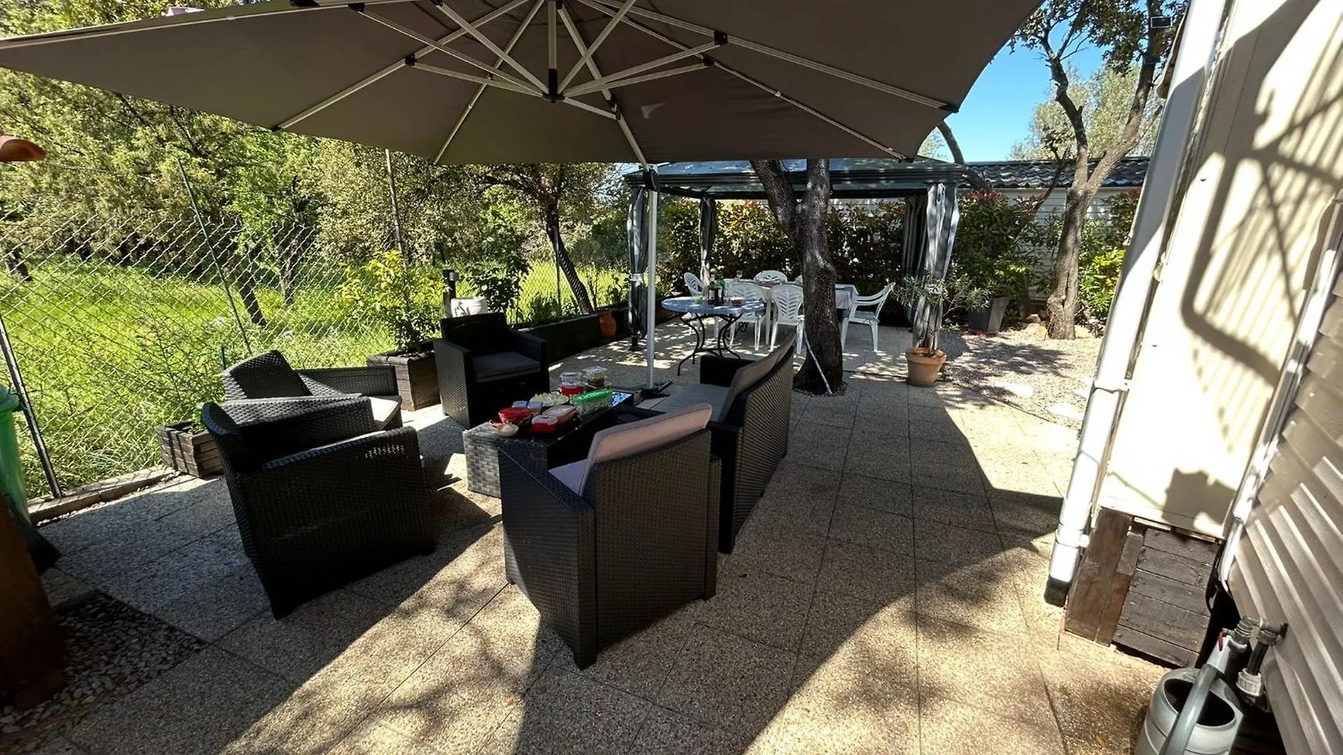 Mobile-Home Aux Cigales Le Muy 4-6 Personnes,Exterieur Xxl Pergola ,Veranda Salon Jardin France
